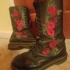 Rose embroidered doc Martins